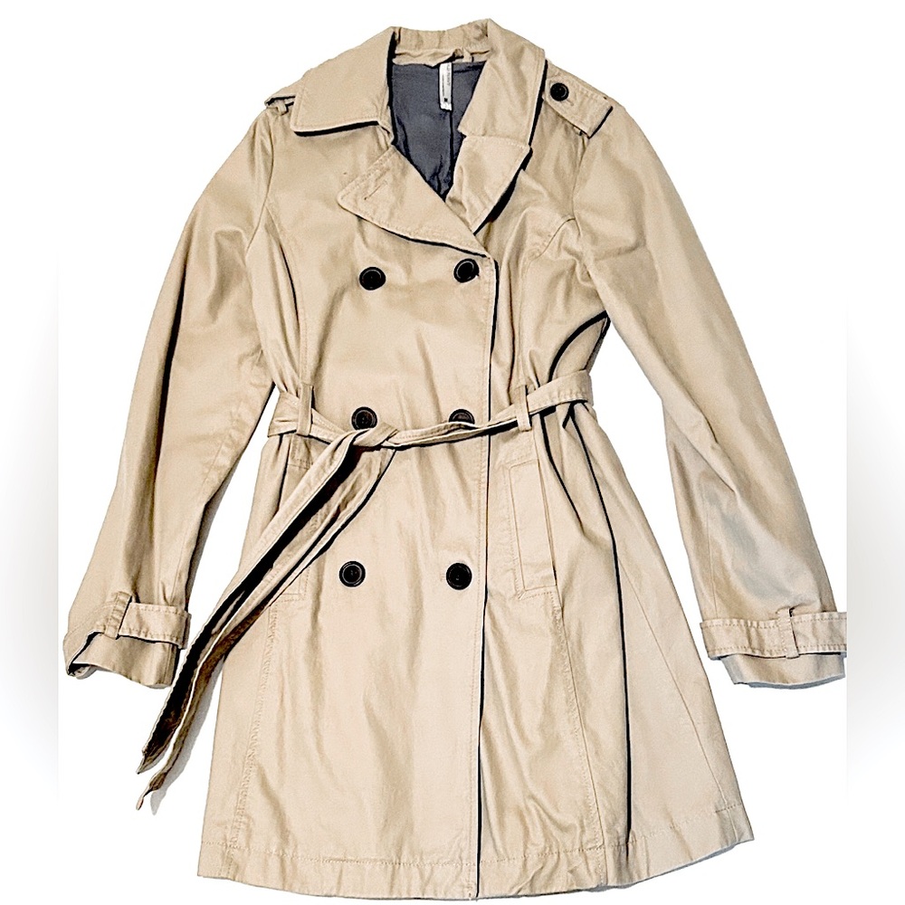 Classic Tan Trench Coat - Picture 3 of 3